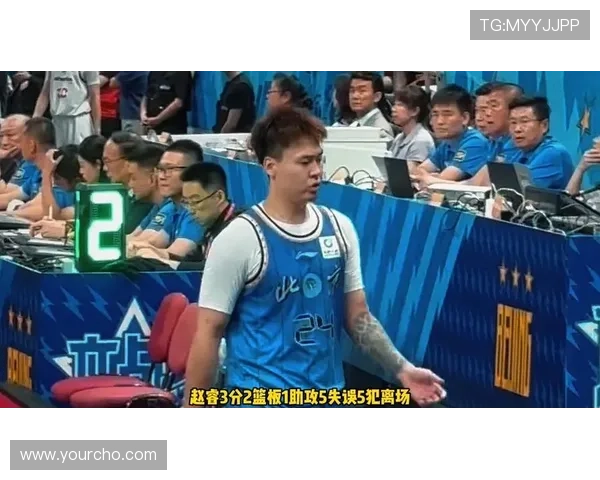 3分5失误5犯下场还笑!赵睿行为惹争议 雇佣军也该有素养吧_付政浩_上海男篮_北京